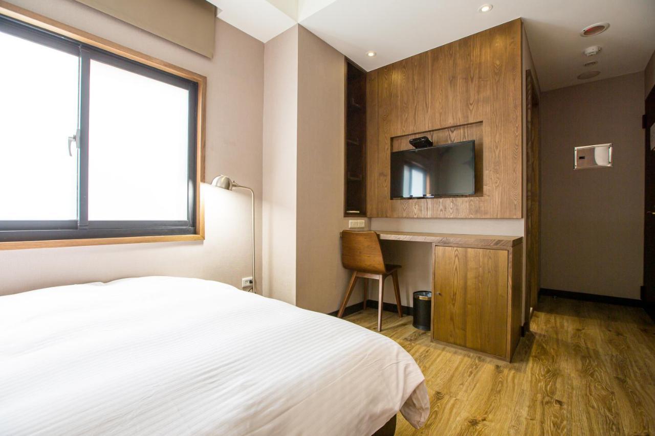 Easylazy Inn Taichung Exterior foto